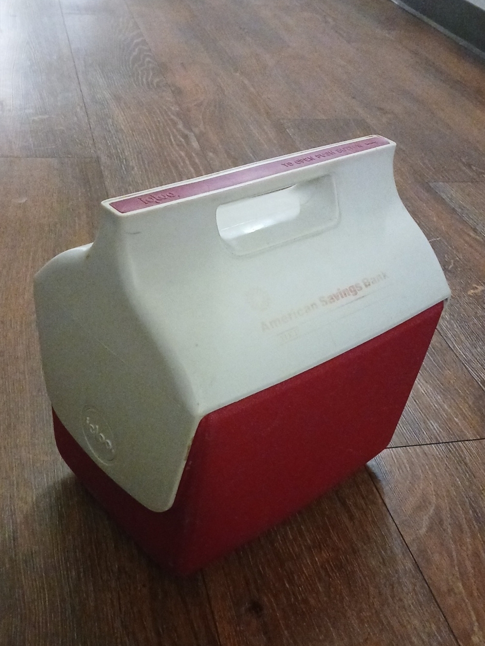 Igloo Red and White Retro Cooler